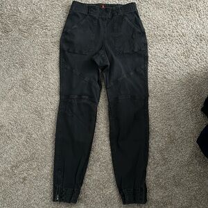 Spanx Pants Women’s Charcoal Gray Jogger With Pockets - Size Medium.